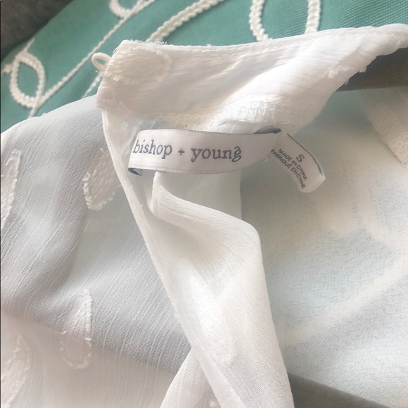 White blouse - Picture 4 of 4